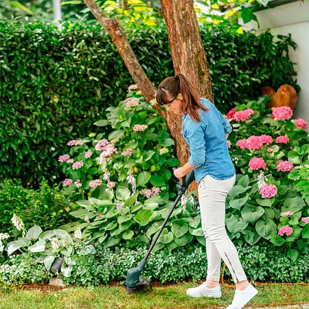 Электрический триммер Bosch EasyGrassCut 26 Электрический триммер Bosch EasyGrassCut 26